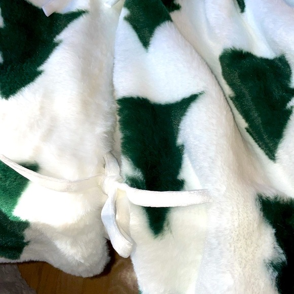 🌲RACHEL ZOE Soft & Luxurious Faux Fur Tree Skirt 🌲NWT🌲 - Picture 10 of 13